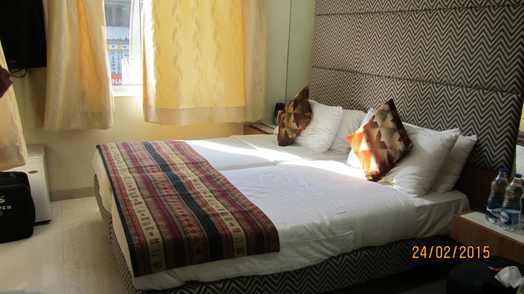 Empire Hotel Mumbai Bilik gambar